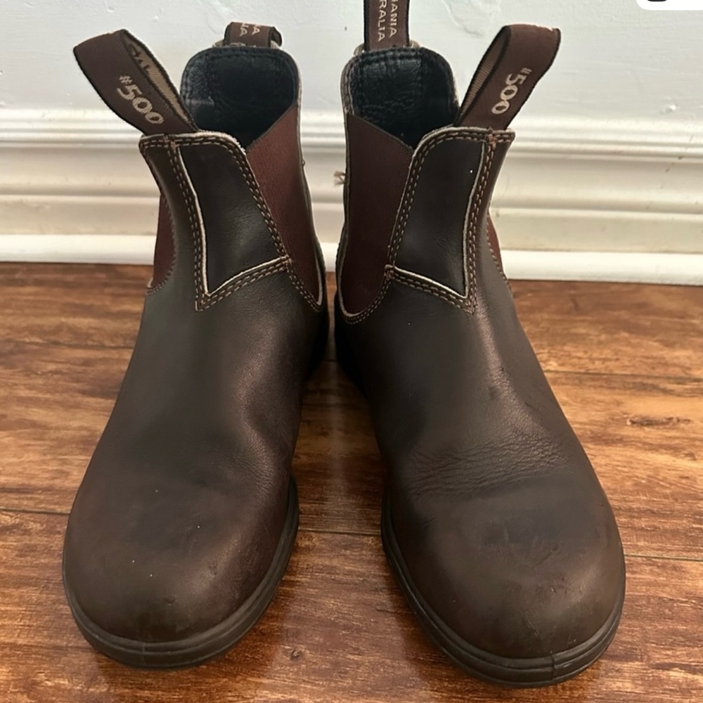 BLUNDSTONE Original #500 Stout Brown Chelsea Boots
Size Women’s US 8/AUS 5